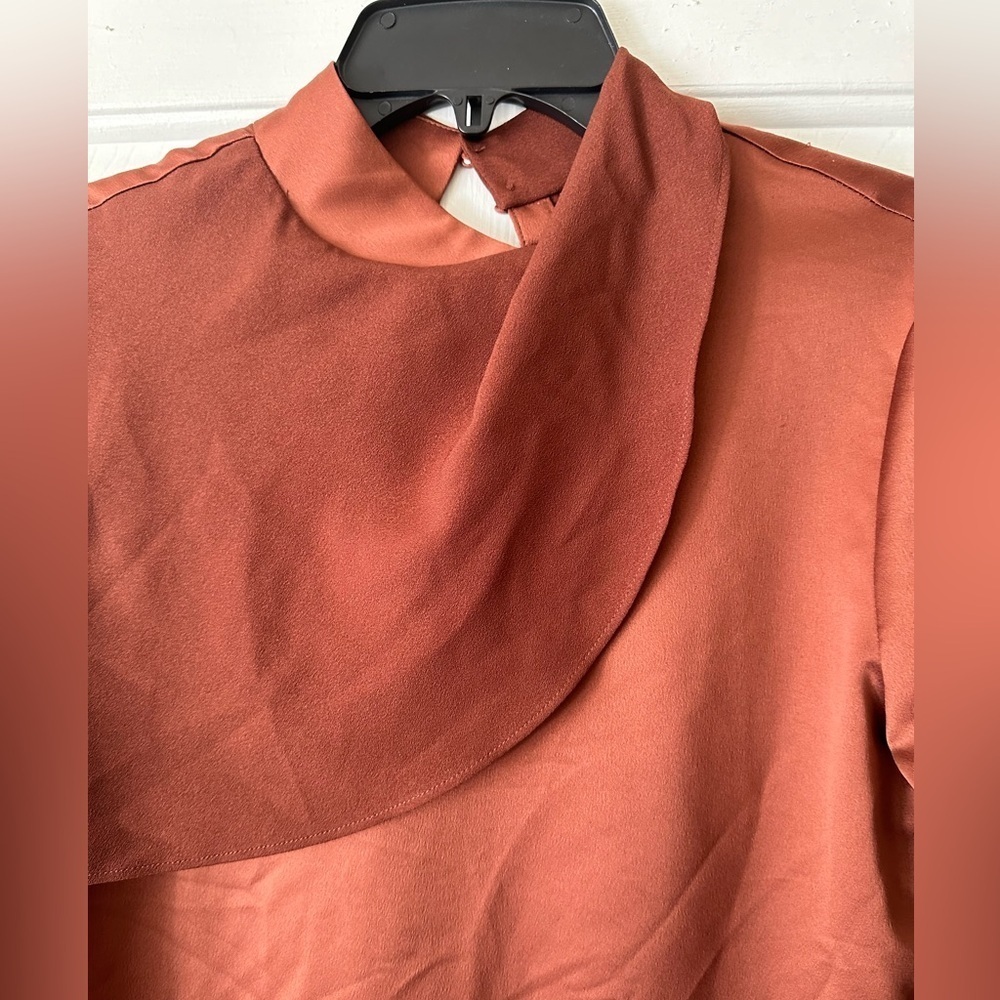 New Brown Lysse silky blouse. Long sleeves and high neck. Size XS - Picture 4 of 7